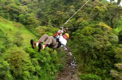 Ziplining über den Baumkronen in Boquete (Alexander Mirschel)  Copyright 
Información sobre la licencia en 'Verificación de las fuentes de la imagen'